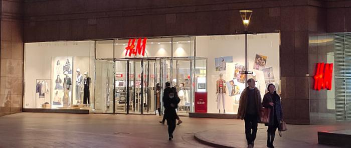 降价换销量，H&M要打价格战？近两年不断出现关店