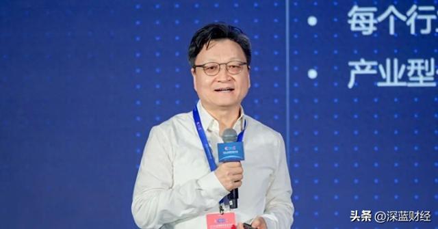 牛文文：403天，一个中国AI实践者的观察与体验