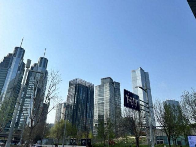 北京写字楼“价格战”持续，望京酒仙桥单季租金下跌超10%，业内：不能只关注短期利益