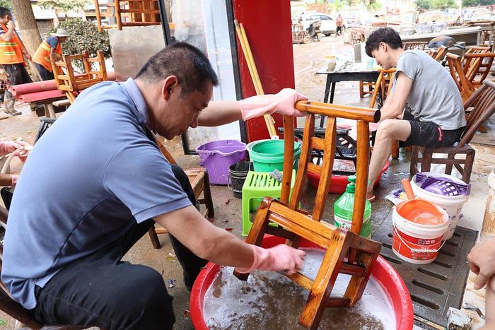 三部门向湖南平江增拨5000个家庭应急包等中央救灾物资