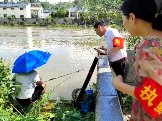 湖南城步白云湖水库紧急泄洪确保汛期安全