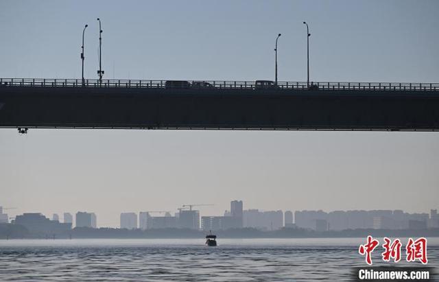 浙江杭州钱塘江结束禁渔期后迎来开渔