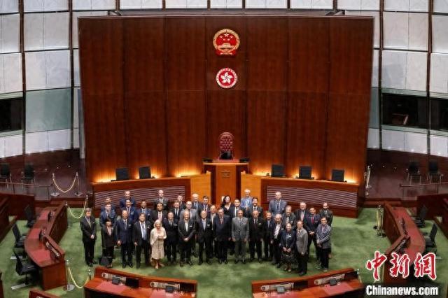 香港立法会举行交流酒会 与各国驻港总领事和名誉领事会晤