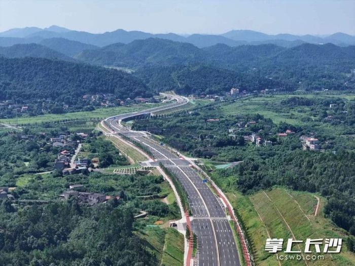 “一路一隧一桥”正式通车 吴桂英宣布新韶山南路通车 周海兵刘志仁讲话