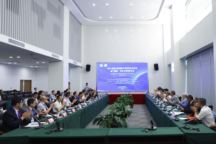 中国石油大学（北京）克拉玛依校区：举办油气领域国际产学研用合作研讨会