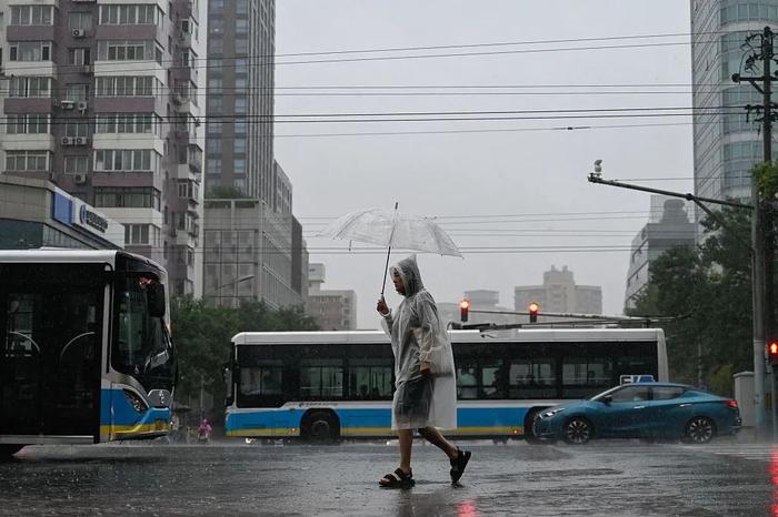 局地10级大风+降雨+冰雹，北京发布雷电黄色预警！未来三天雷雨常伴→