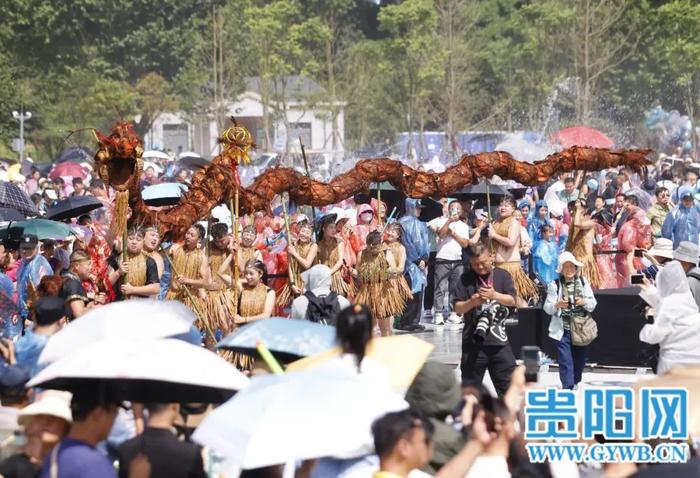 贵州民族大联欢在观山湖公园举行