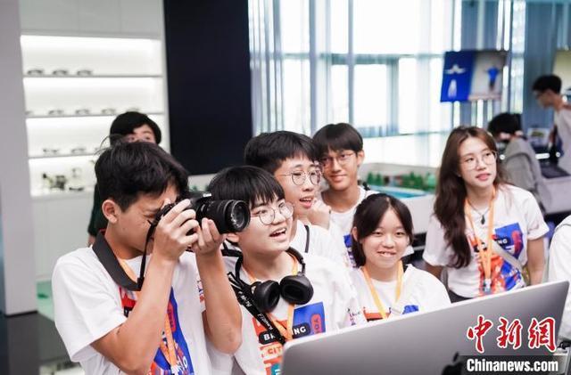 香港青少年走进上海徐汇：开启AI探秘、国粹体验之旅