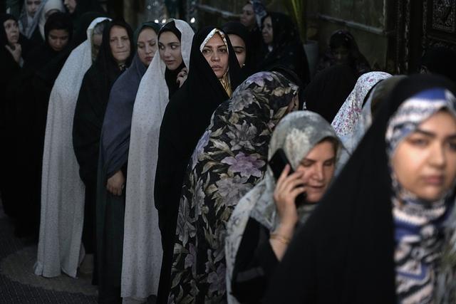 选举现场观察｜从冷感转向重燃希望，伊朗改革派胜利背后的狂欢和恐惧