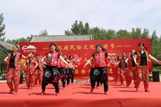 吉木萨尔县举办“六月六”庙会民俗文化旅游节