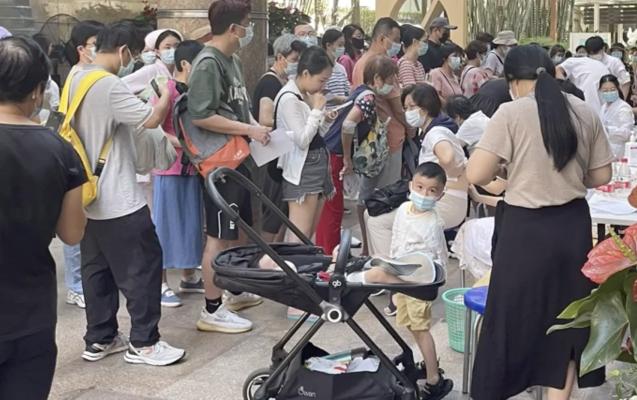 穿“刑具”上班的日本女性，拒绝性感