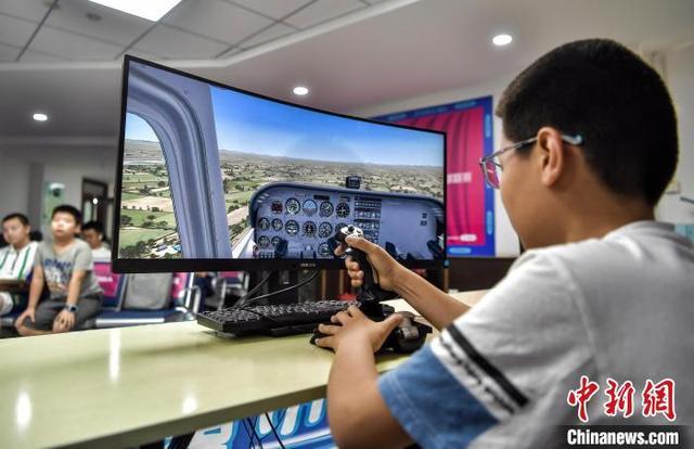 乌鲁木齐：智力运动会航空科技模型项目比赛吸引青少年参加