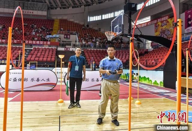 乌鲁木齐：智力运动会航空科技模型项目比赛吸引青少年参加