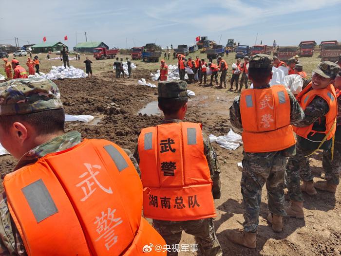 突发！湖南华容县钱团间堤堤坝管涌