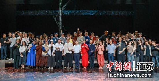 江苏大剧院原创话剧《红高粱家族》迎来2024年度首演