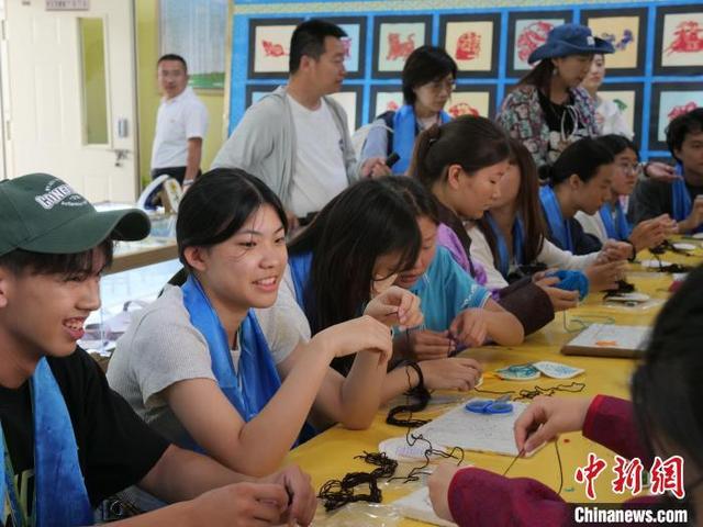 内蒙古少年做老师，台湾青年学子体验民俗文化