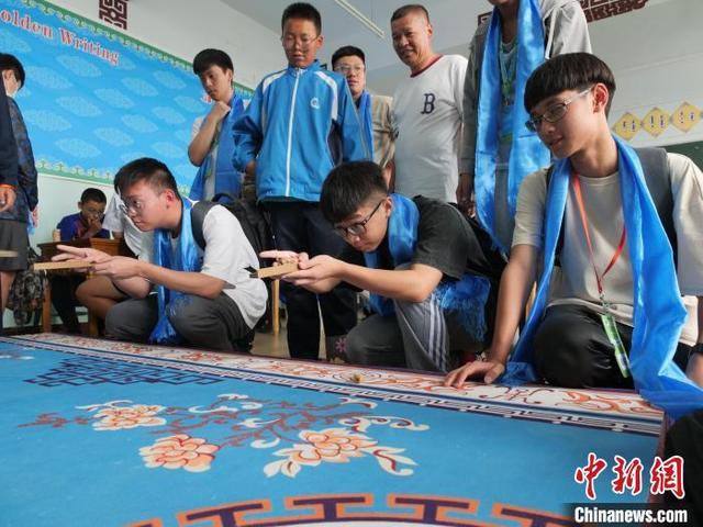 内蒙古少年做老师，台湾青年学子体验民俗文化