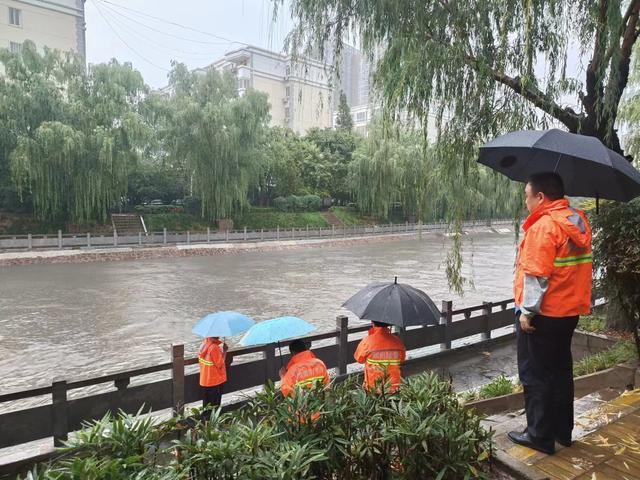 郑州“两河一渠”水位平稳，提醒市民汛期远离河道！