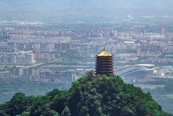 探访青城山机场，低空经济给“三遗”之城插上翅膀