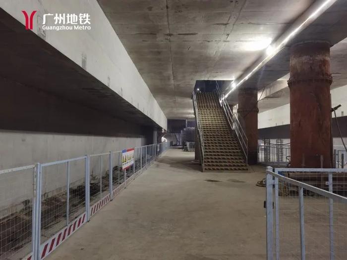 直击新线｜12个篮球场那么大的地铁站封底了