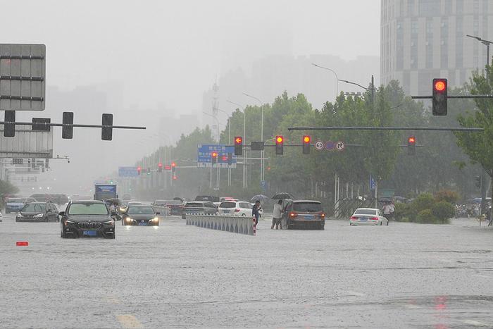 河南多地有大到暴雨，郑州三门峡南阳等地局地现大暴雨