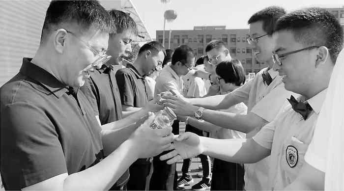 学海扬帆梦想启航  回首来路师恩难忘