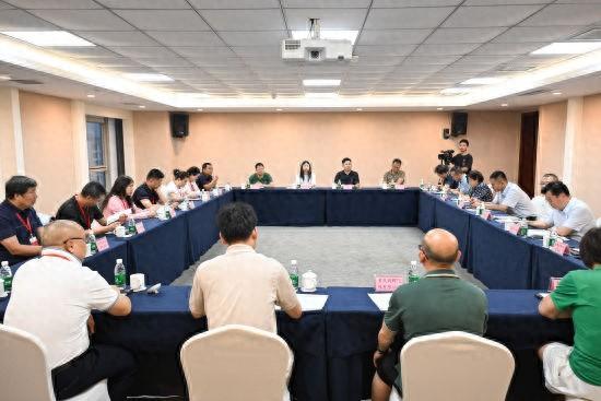 重庆潼南与海外华文媒体举行会议 共话先进制造业发展