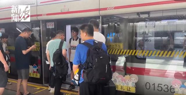 上海地铁也“热晕”了？屏蔽门频繁开关，“像打魂斗罗”！最新回应