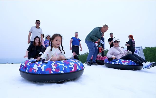 内蒙古很近｜炎炎夏日怎么过？内蒙古邀你来玩雪！