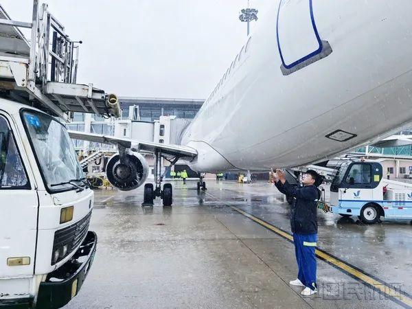 山东威海机场：打好雷雨季应对“组合拳”