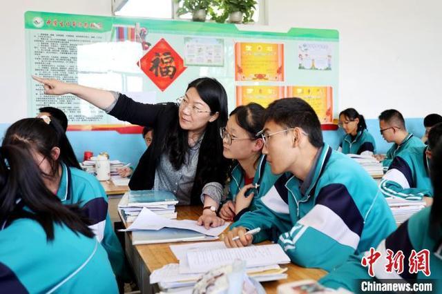 （身边的变化）江苏援青教师：教育如育白杨，培根、拔节、凌云