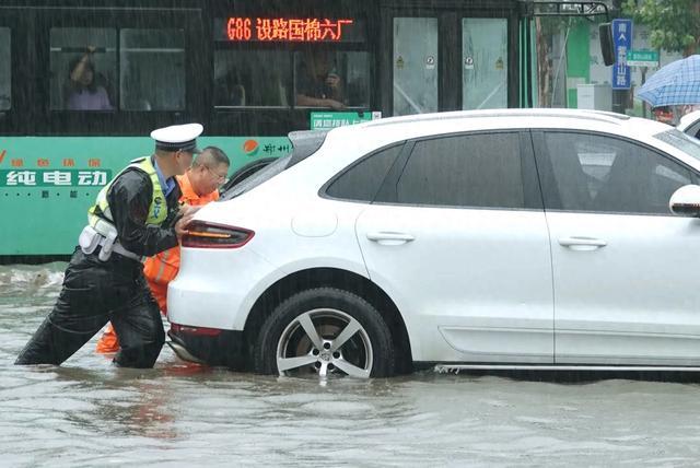 大暴雨突袭！郑州迅速应对→