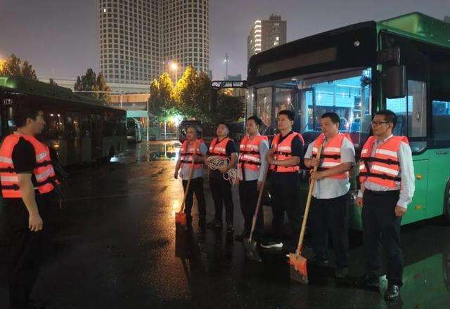 大暴雨突袭！郑州迅速应对→