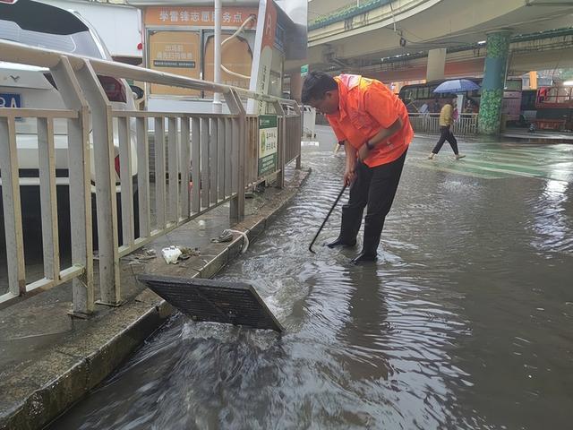 直面强降水 打好主动战——郑州城管做好本轮降雨应对工作