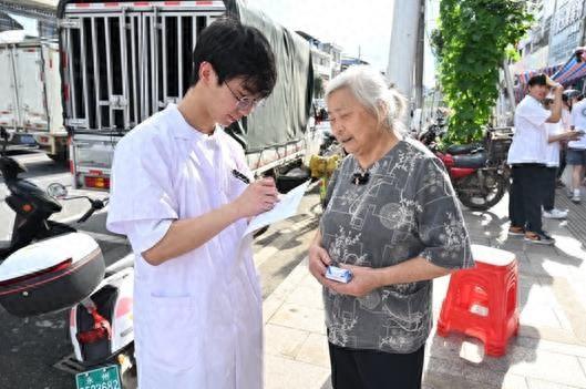 湖南永州：长沙医学院义诊活动在桃川镇举行