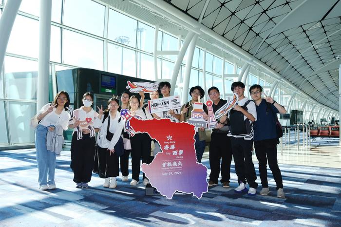 香港—西宁定期客运航线正式启航
