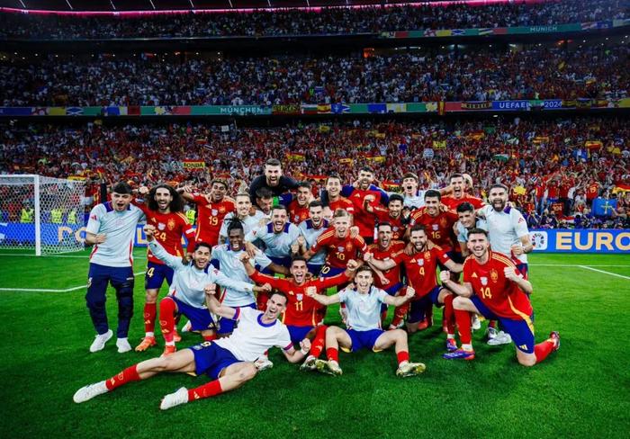 西班牙2比1逆转法国挺进欧洲杯决赛！16岁少年打入世界波，刷新纪录