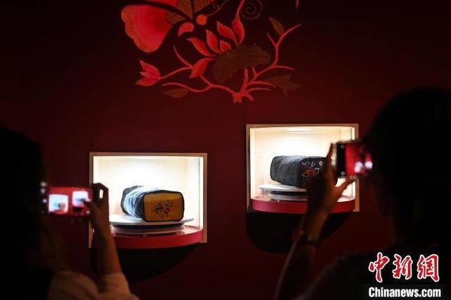 广州：“南越王博物院藏织绣枕顶专题展览”开展