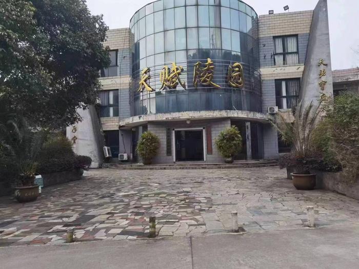 离合同到期还有45年，重庆一家殡仪馆担心“国资流失”想让合作方出局