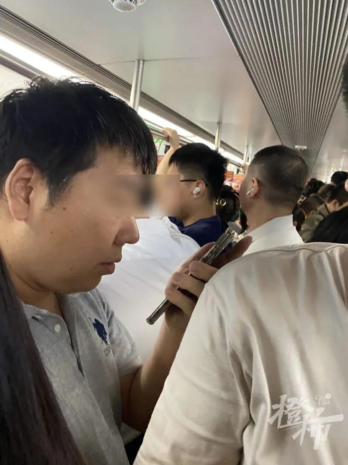 男子在北京地铁猥亵女生，90后姑娘挺身而出与色狼斗智斗勇30分钟！最新进展→