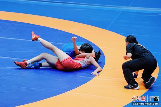 600名运动员激战2024年广西青少年摔跤锦标赛
