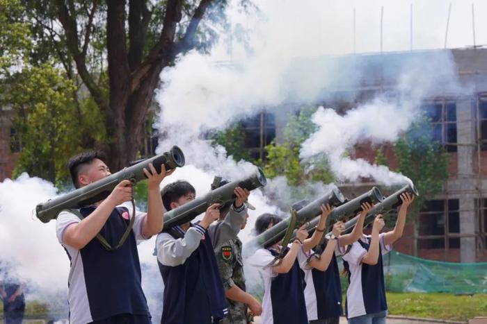 南宁中考成绩出炉！这所学校不容错过！