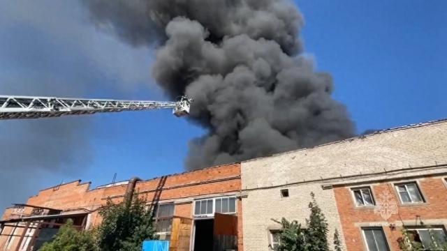 俄罗斯工厂火灾持续，火灾面积已达到3000平方米