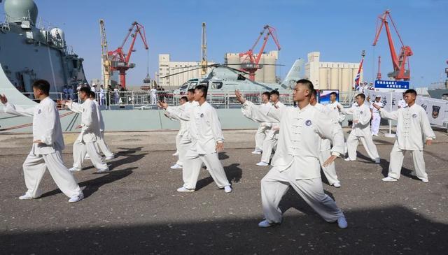 海军第46批护航编队焦作舰、洪湖舰技术停靠摩洛哥卡萨布兰卡