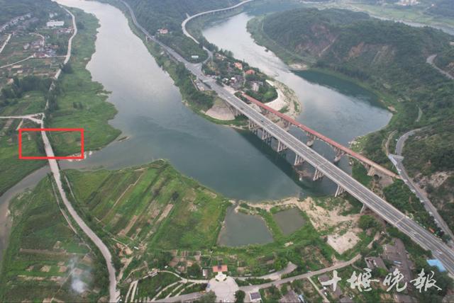 大雨后，十堰男子在水边捡到的！专家：约1800年历史