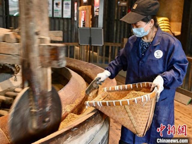 浙江常山芳村古法木榨技艺：高温蒸粉 击饼出油