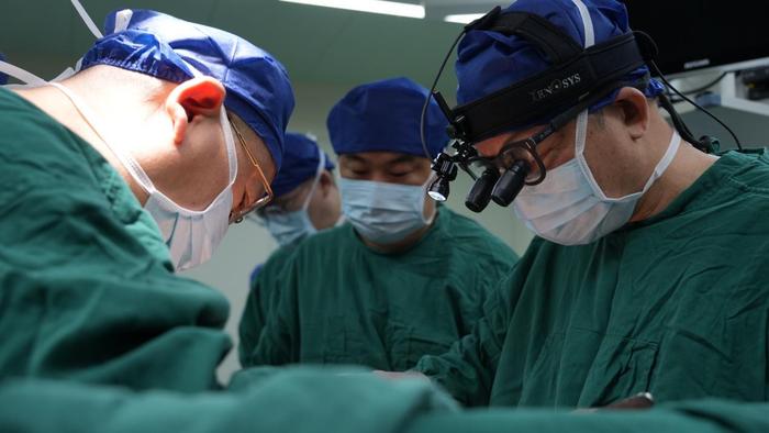 首例集成化双心室辅助装置在武汉协和医院应用