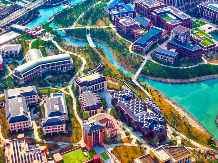 华为上海青浦项目全部建成，正式命名为华为练秋湖研发中心