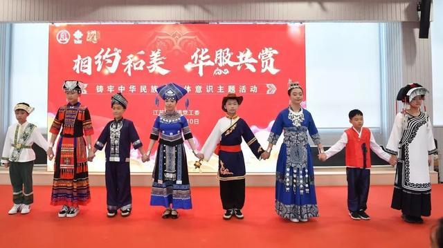 学生们穿上华服，上海长宁这个活动带你领略“古韵霓裳”之美