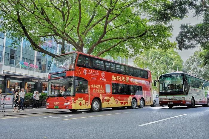 坐双层巴士叹早茶，来一场广州老城区漫游之旅